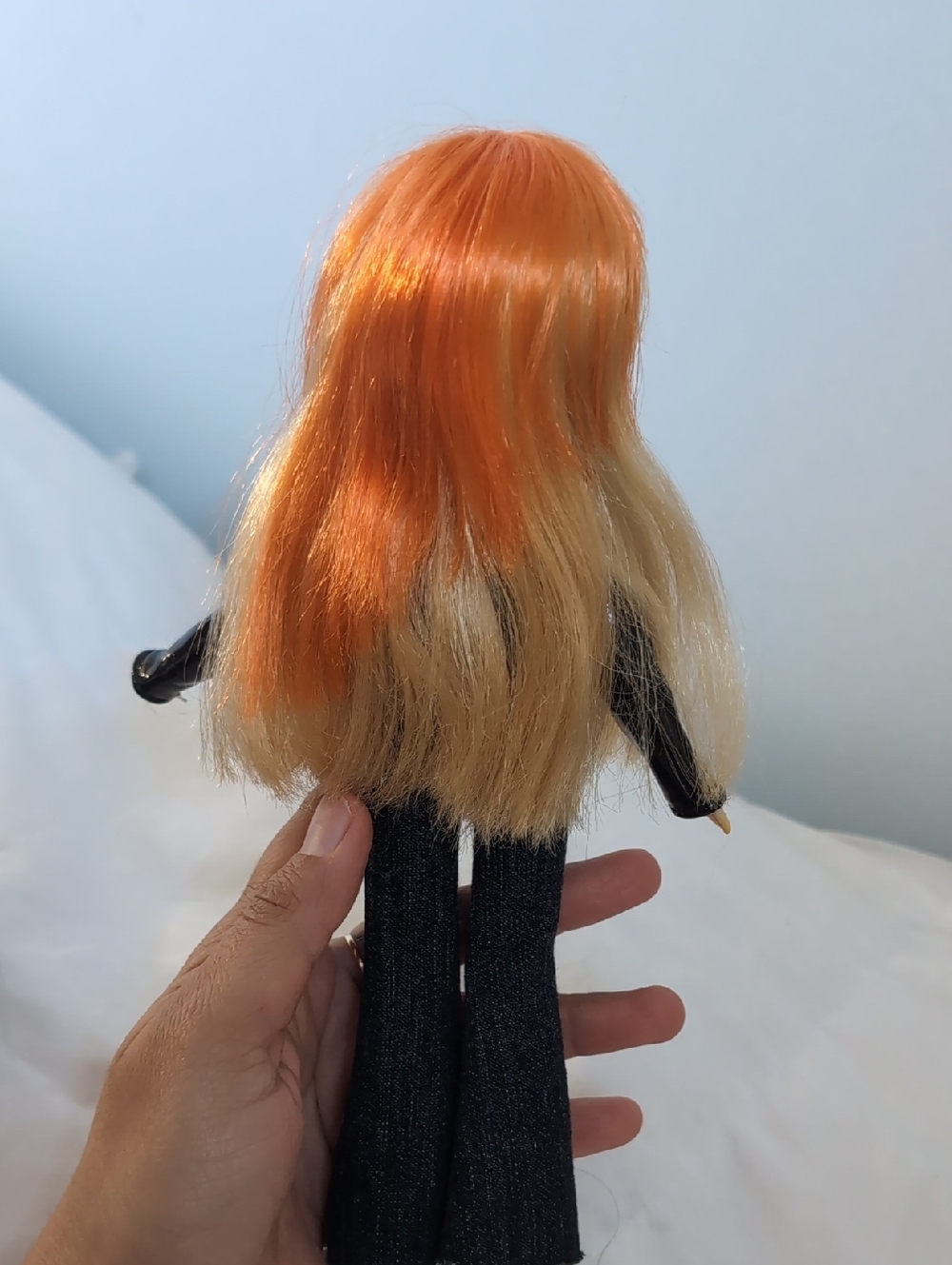 Bratz Cloe Pretty N Punk 1st Edition Fashion Doll with Black London Outfit - Picture 3 of 6